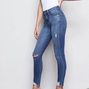 GOOD AMERICAN Good Waist Chewed Hem Denim Jeans